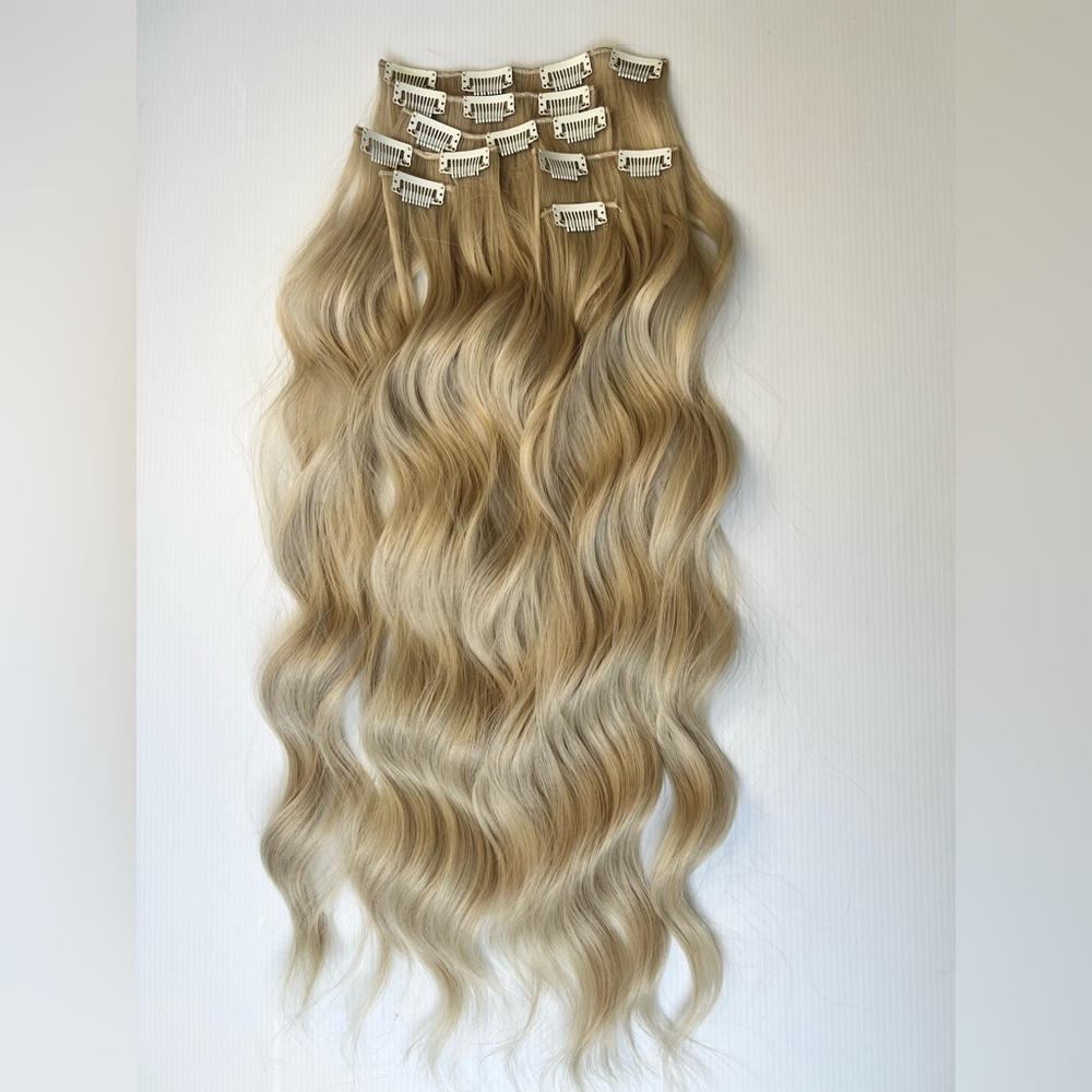 Human hair blend Womens Clip in  Light Blonde  wavy hair extensions - Picture 2 of 10
